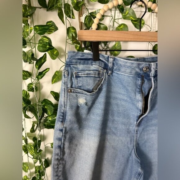 American Eagle Light Blue Jeans - Picture 3 of 9